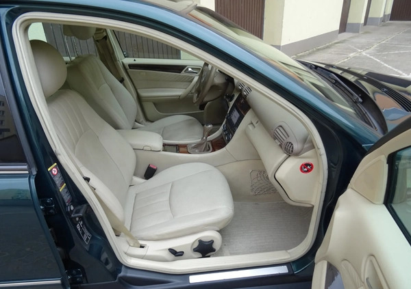 Mercedes-Benz Klasa C cena 16900 przebieg: 278000, rok produkcji 2005 z Puławy małe 277